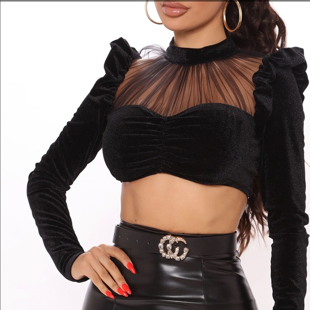 Cute velvet top with shoulder and mesh details (XS/S)